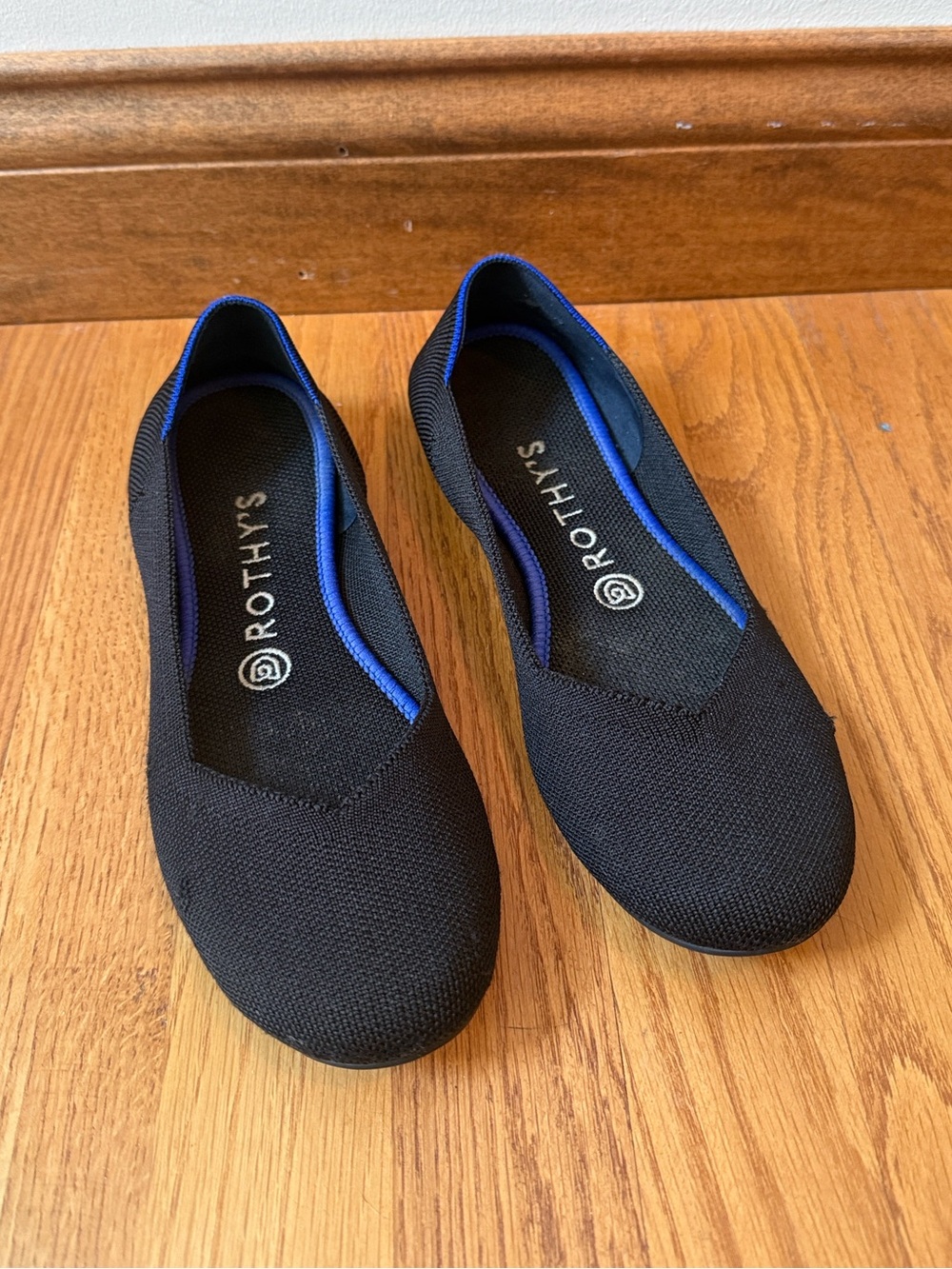 Rothy’s Round Toe Flats Black With Blue Heel Trim Size 8